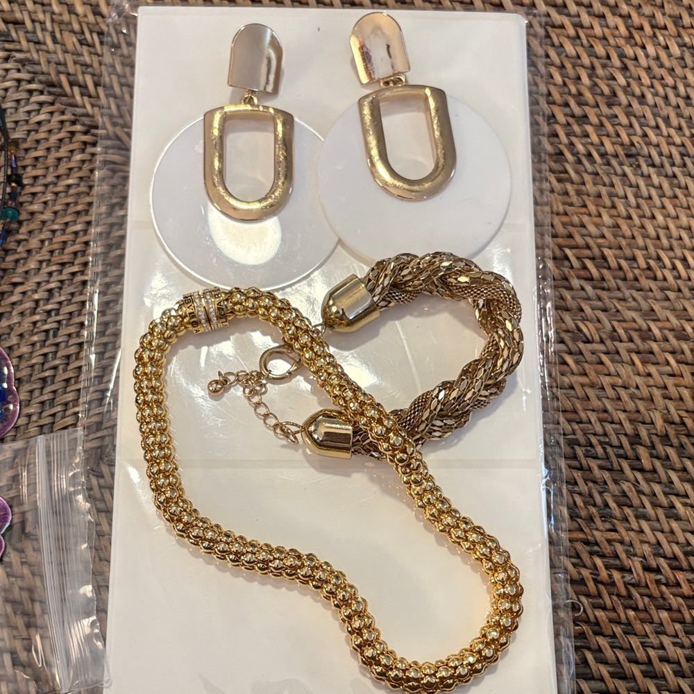 Elegant Gold Jewelry Set for Women